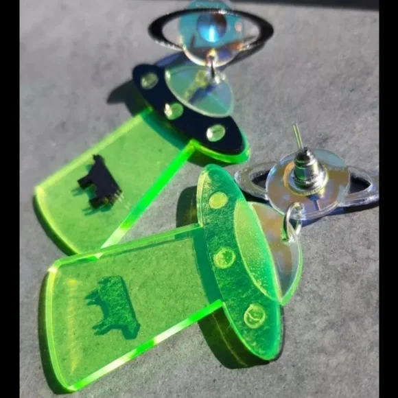 Beam Me Up Scottie UFO Earrings - Picture 7 of 8